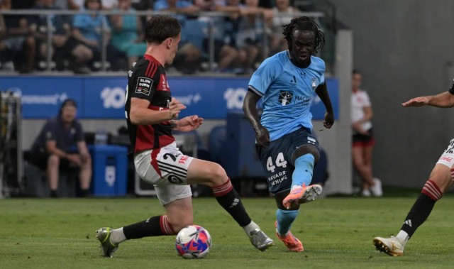 开云网页-澳媒：悉尼从同城死敌抢来青训阿肯，他曾在U17比赛对沙特15分钟戴帽