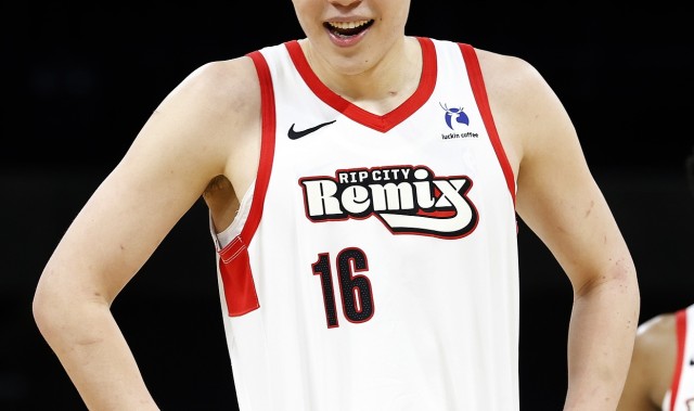 开云-拓媒：杨瀚森在G联盟是进攻核心但在NBA不是 这限制了他的发挥