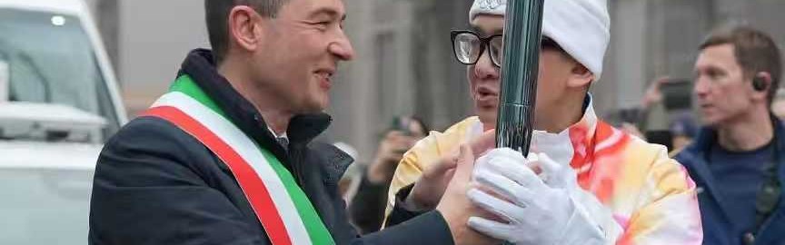 开云下载-连线米兰冬奥会上的中国火炬手：我亲吻了奥运火炬