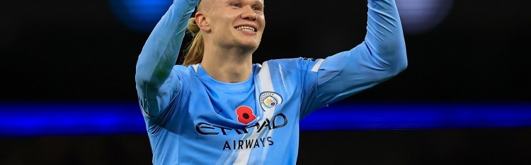 哈兰德在英超对阵曼联直接参与11球，贡献8球3助超过任何曼城球员