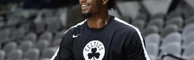 开云下载-斯马特明日将迎来复出 下半赛季绿军有望重回正轨