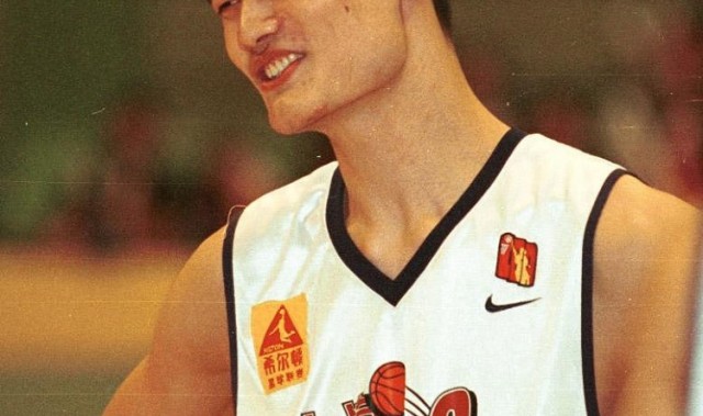 开云网页-2002年的今天：姚明季后赛砍35分24板大号两双 率领上海击败吉林