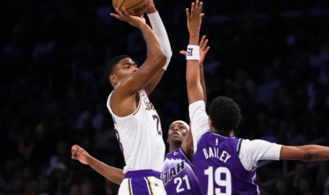 八村垒本赛季三分命中率高达44.3%，创湖人队史单赛季新纪录