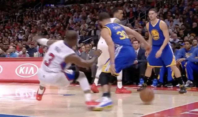 开云-美媒：11年前保罗被库里晃倒后，下一场狂砍41分17助攻4抢断