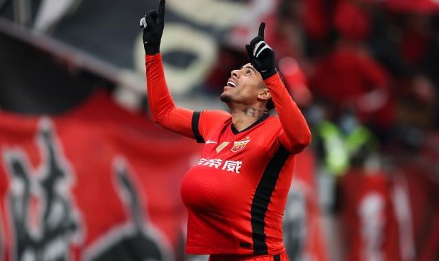 开云官网-古斯塔沃亚冠染红被禁赛3场 合同期内仅剩1场比赛