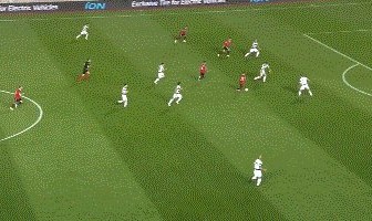 开云下载-【欧联】C罗8射+中柱+助攻 两替补3射1传 曼联3比2