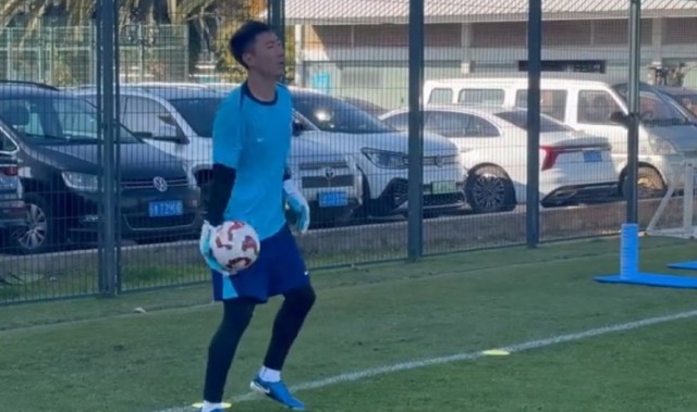 开云官方-方镜淇：肯定会尽我最大能力帮助球队，帮助年轻球员成长