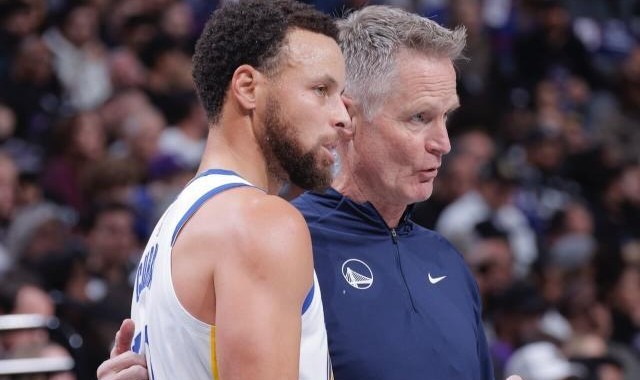 kaiyun-火烧眉毛还在掐表换库里！科尔：要争胜也要保护他